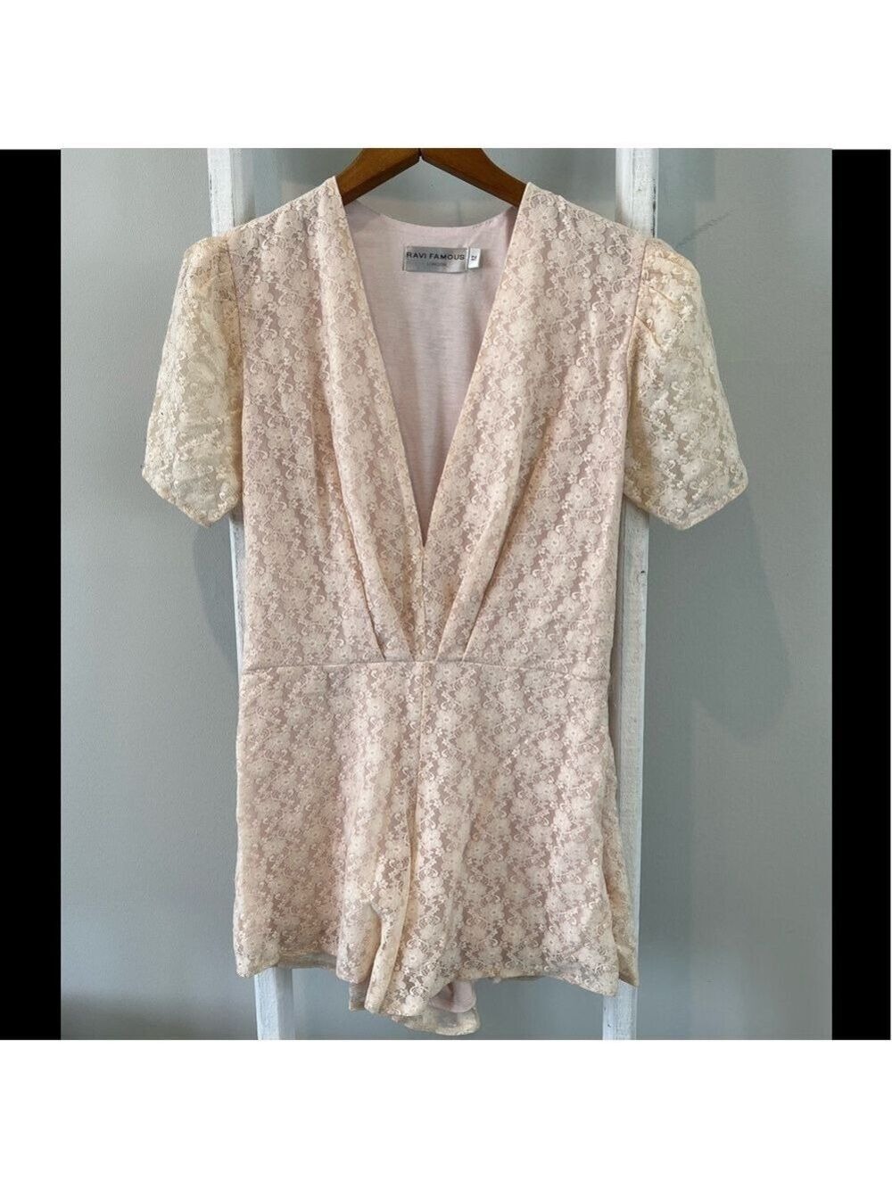 𝅺ravi Famous lace deep v romper size 12